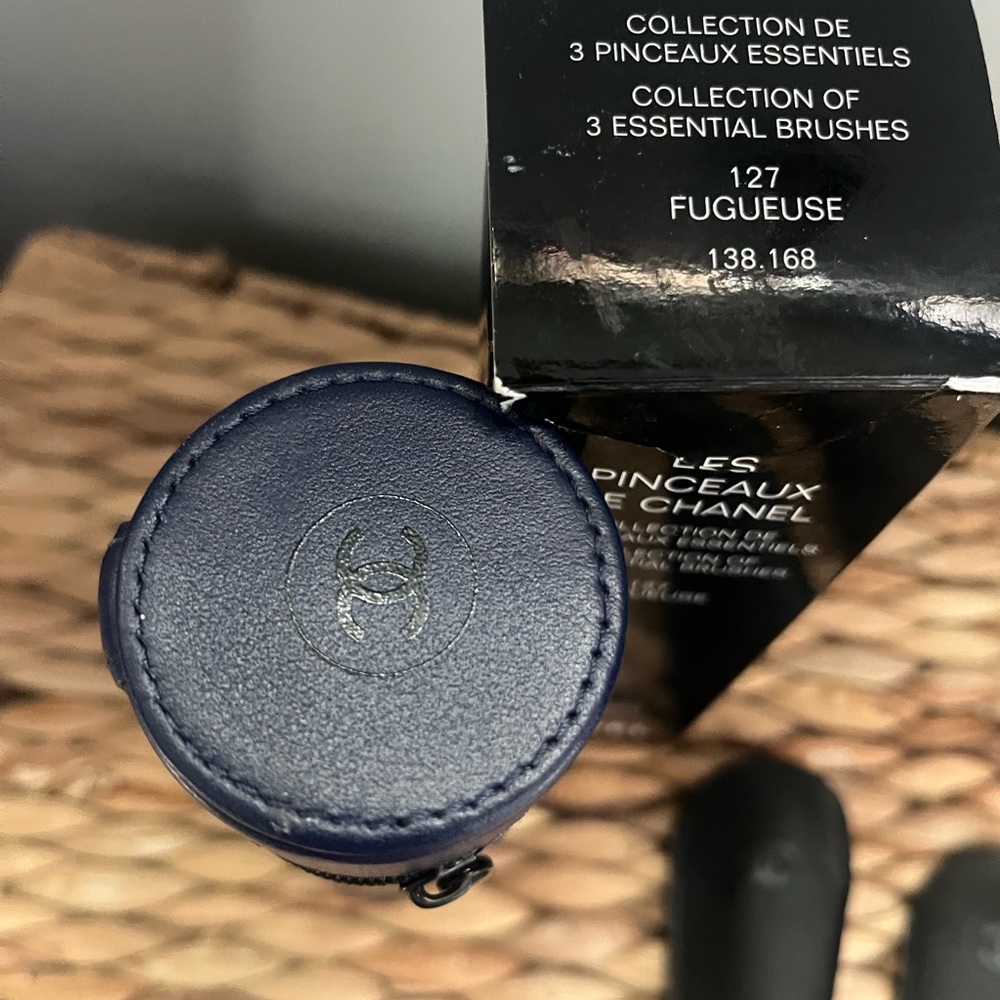 Chanel Essential Brush Collection - Picture 7 of 7